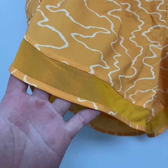 Athleta printed Racer Run mesh shorts - Picture 4 of 6